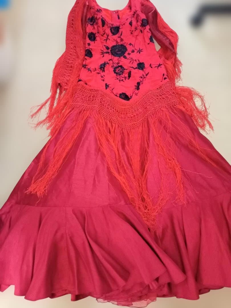 フラメンコドレス 赤 花柄刺繍