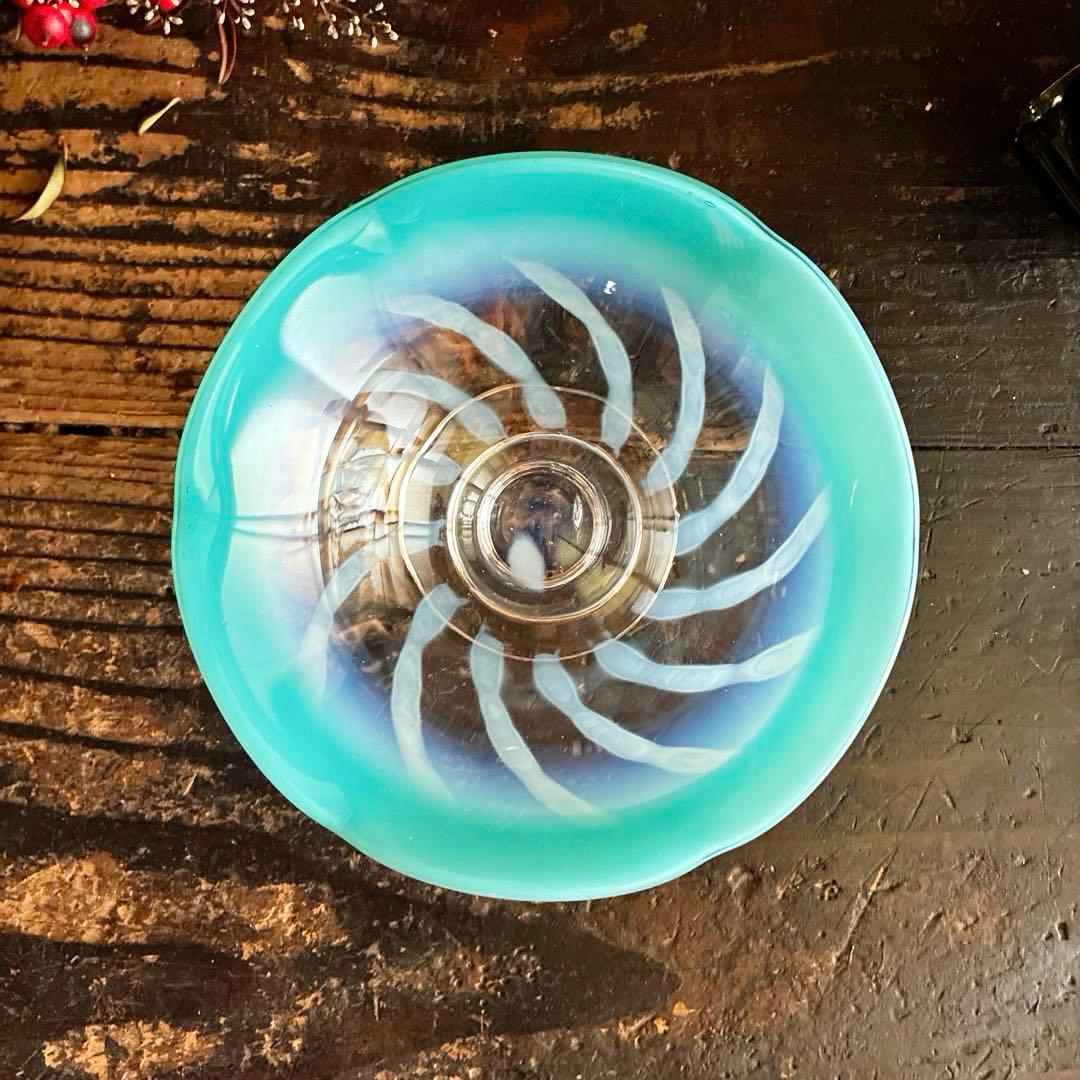 骨董　時代ガラス　希少　翡翠色乳白色暈し　流線紋　花型　朝顔コップ　氷コップ１客