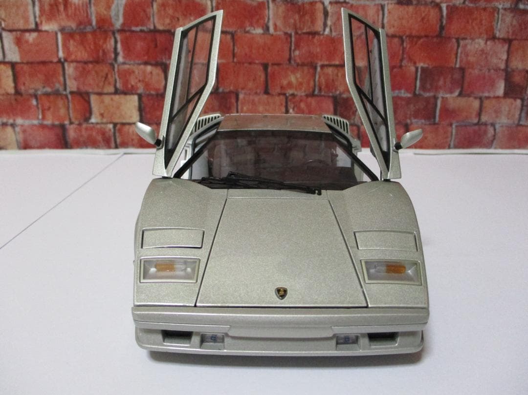 オートアート　1/18 ランボルギーニカウンタック 25th アニバーサリー