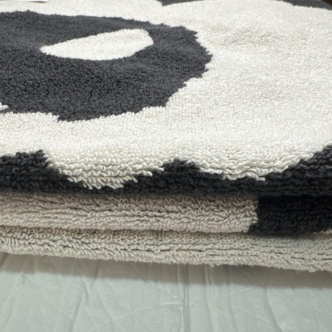 marimekko 花柄 バスタオル ベージュ・黒