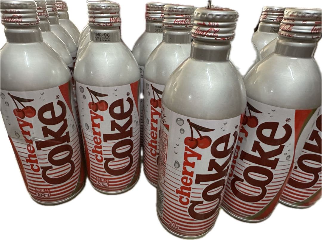 チェリーコークのボトル缶【空缶】23本とカートン+コカコーラボトル缶【空缶】