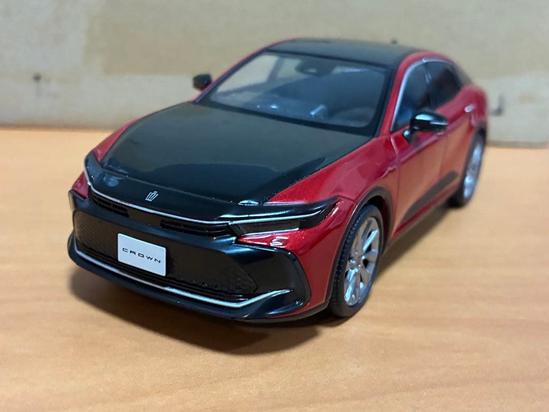 1/30 トヨタ クラウン(エモーショナルレッドII×ブラック) カラーサンプル