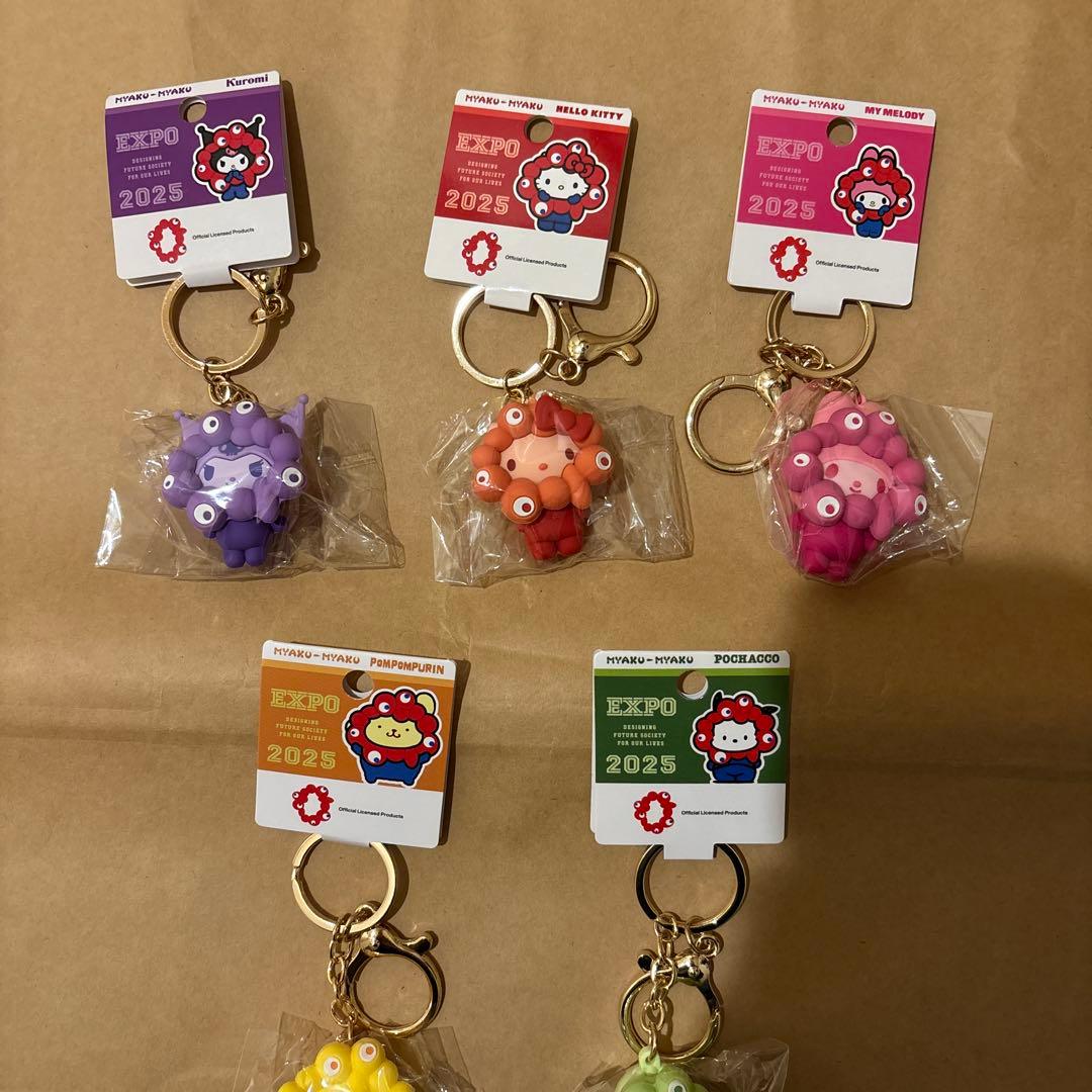限定品！サンリオミャクミャク　推しカラーキーホルダー プリンポチャッコマイメロ