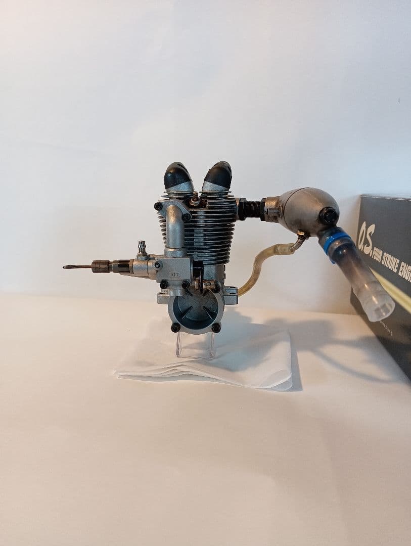 模型飛行機用エンジン OS 4スト62Ｖ（10cc）