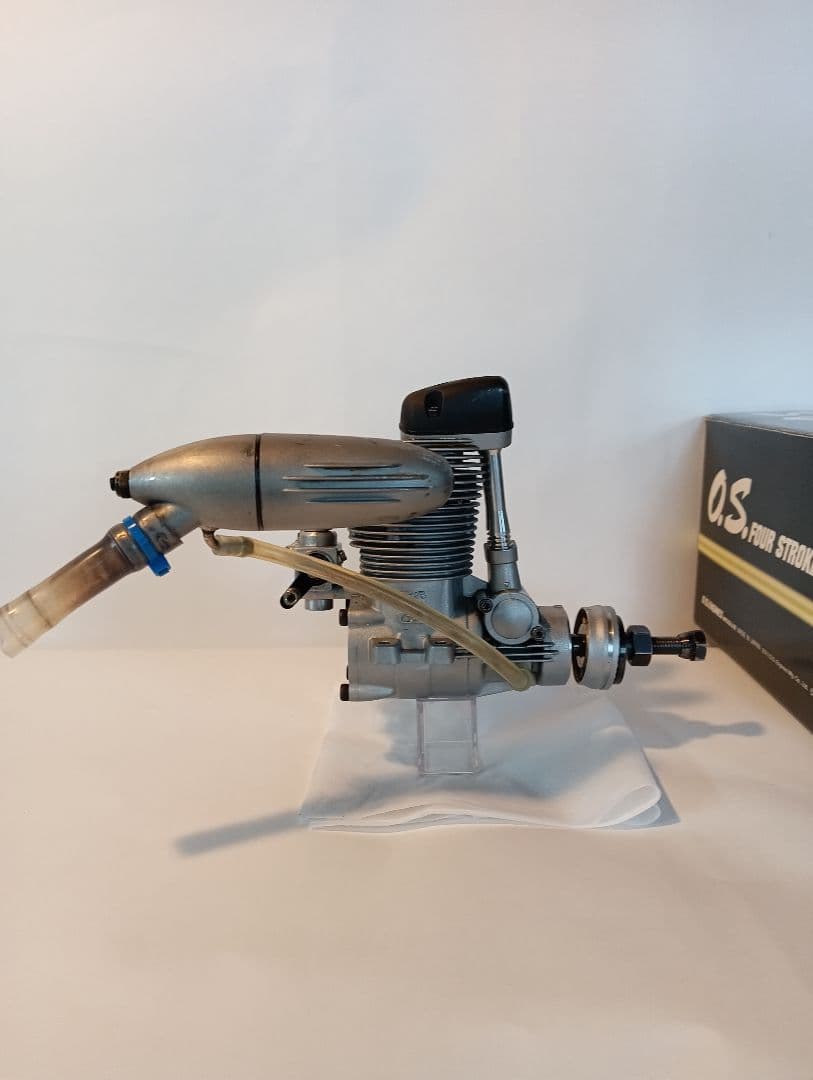 模型飛行機用エンジン OS 4スト62Ｖ（10cc）