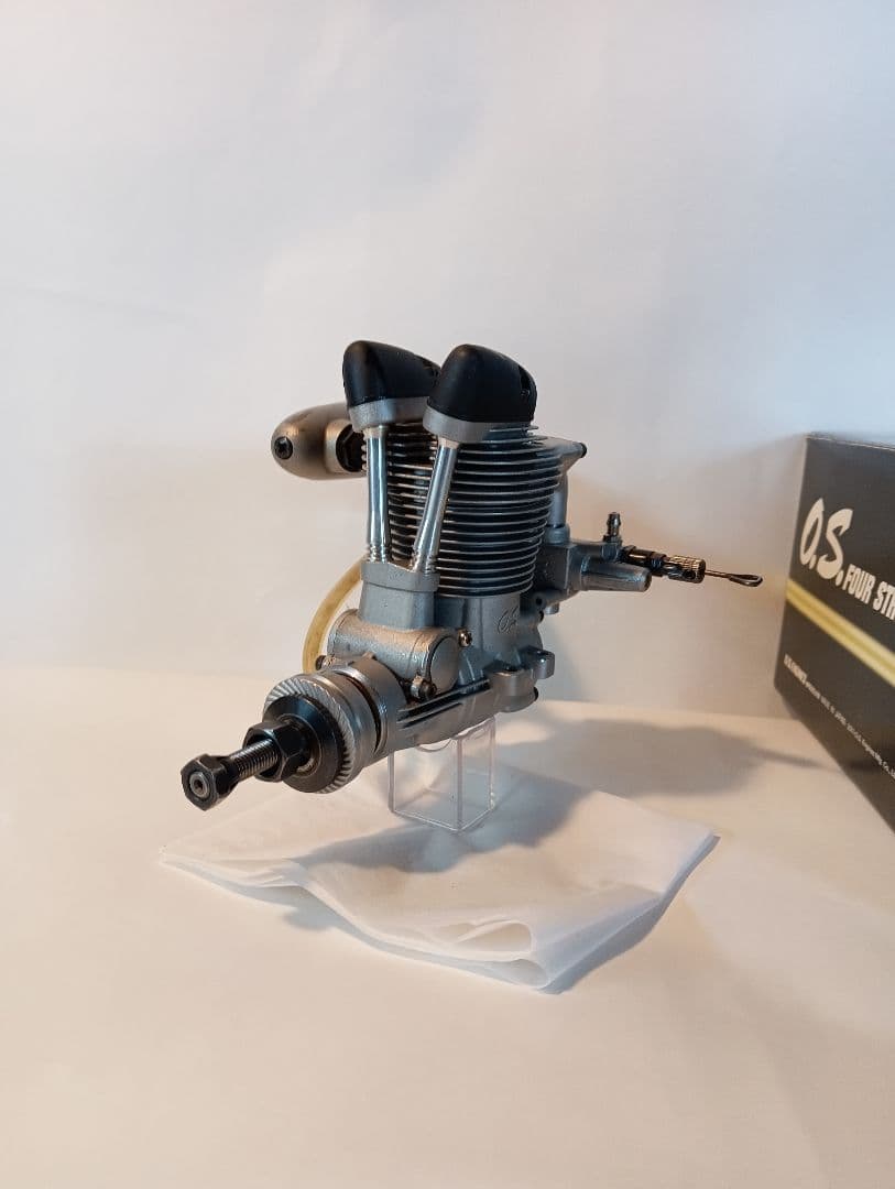 模型飛行機用エンジン OS 4スト62Ｖ（10cc）