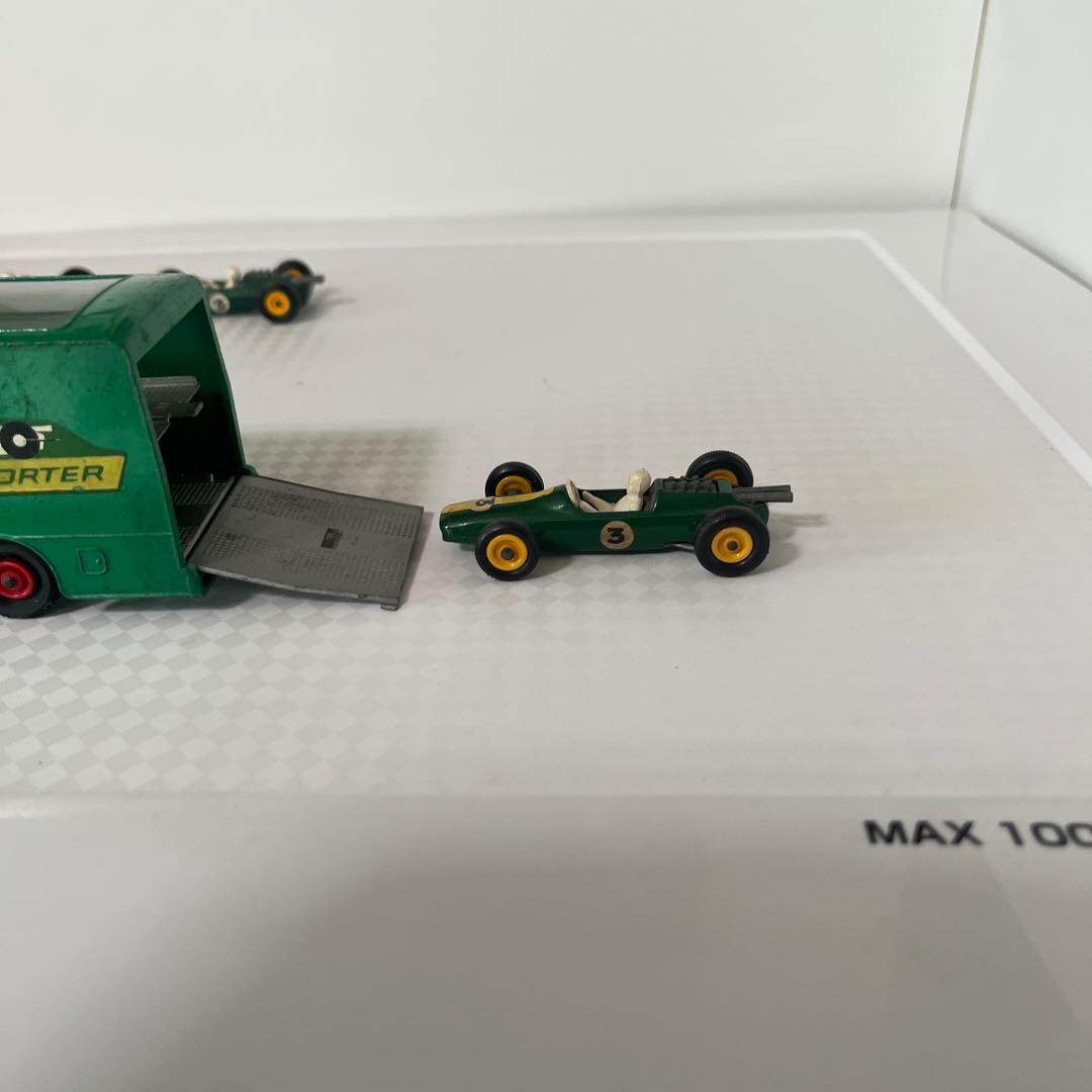 マッチボックス　レーシングカートランスポーター+ロータスレーシングカー