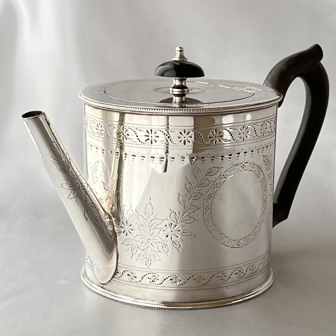 【英国】 エドワーディアン ティーポット 【シルバープレート】