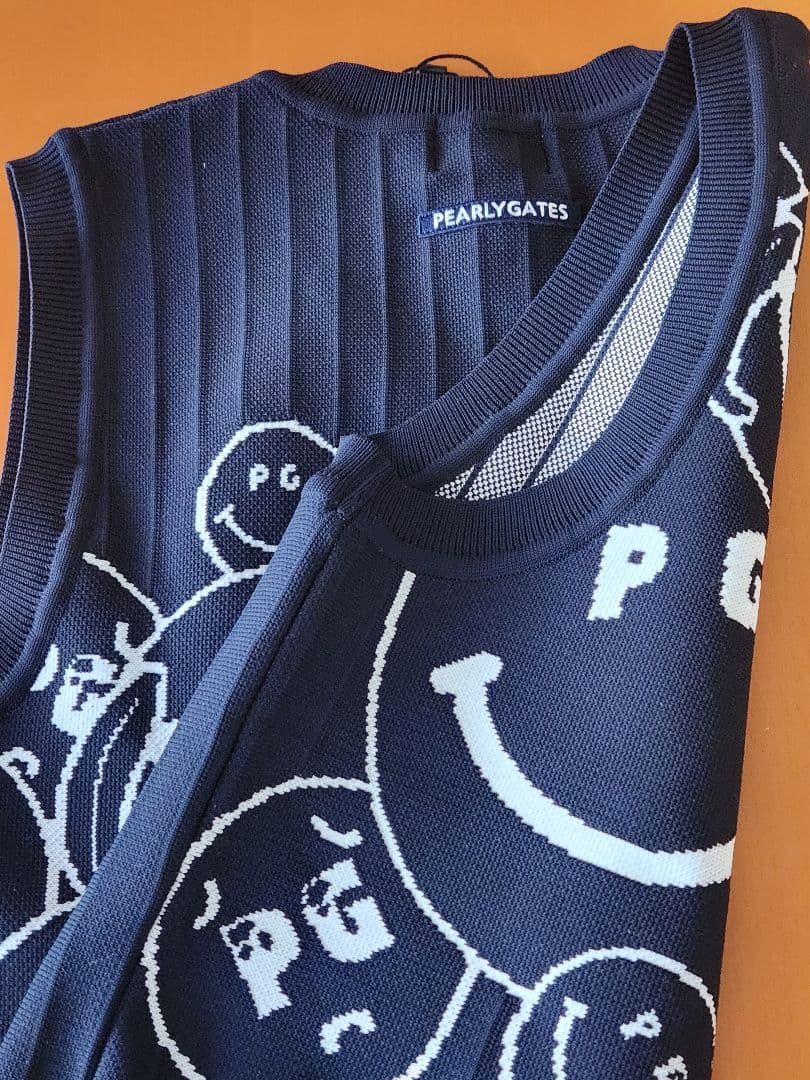 パーリーゲイツ　スマイル☺柄ダークネイビーベスト