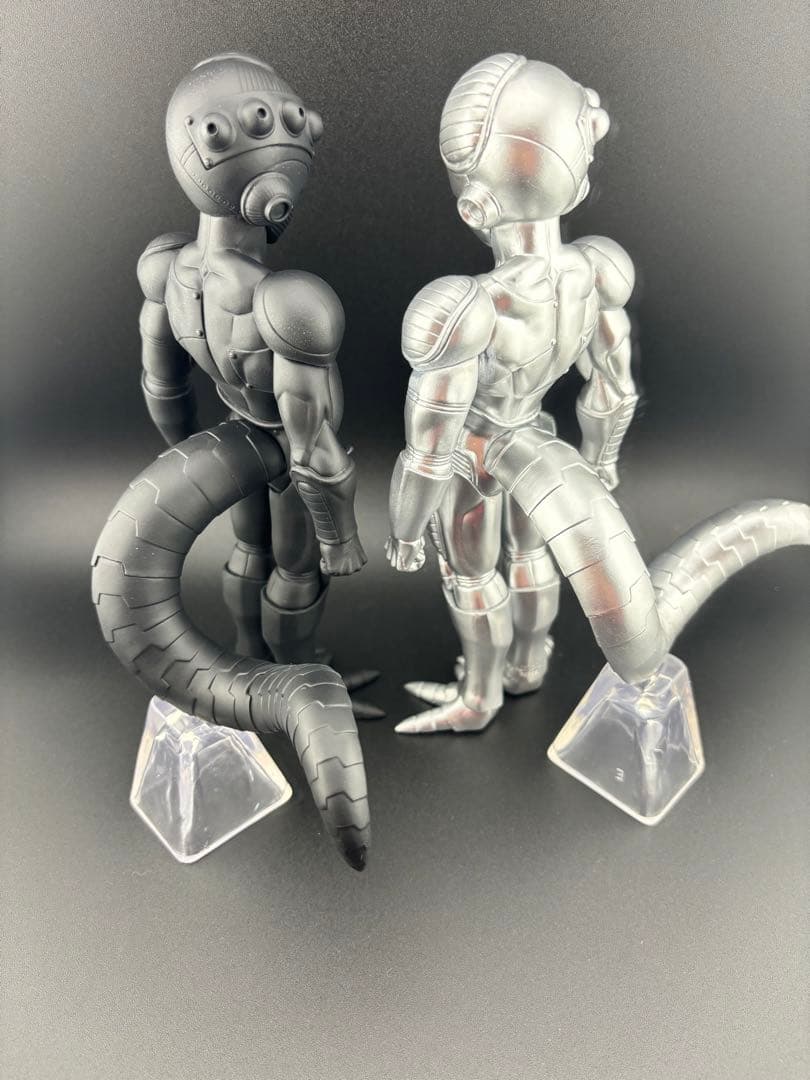 ✨ 一番くじドラゴンボール E賞メカフリーザ　リペイント　白黒2体セット箱あり✨