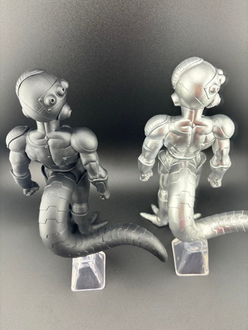 ✨ 一番くじドラゴンボール E賞メカフリーザ　リペイント　白黒2体セット箱あり✨