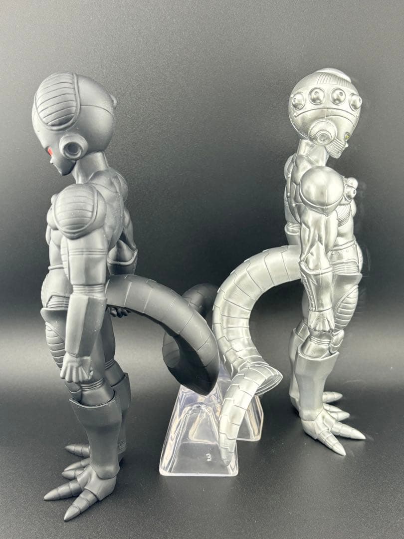 ✨ 一番くじドラゴンボール E賞メカフリーザ　リペイント　白黒2体セット箱あり✨