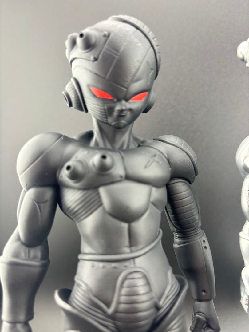 ✨ 一番くじドラゴンボール E賞メカフリーザ　リペイント　白黒2体セット箱あり✨