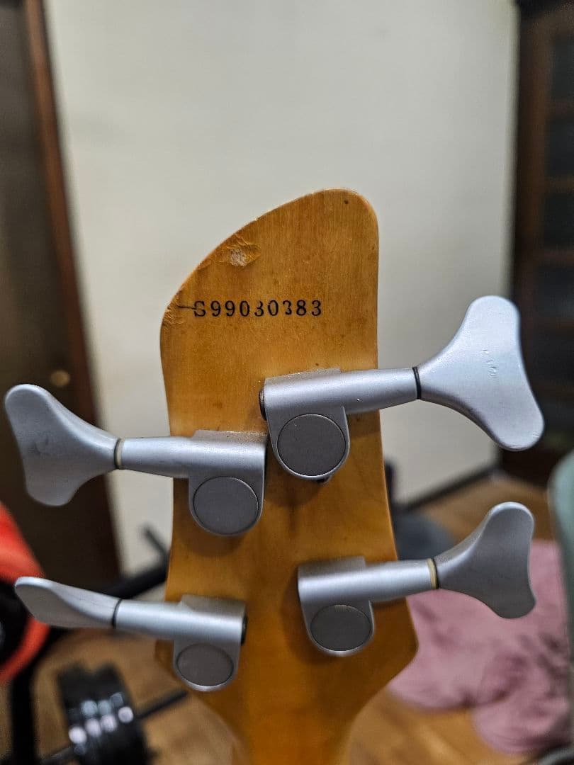 Aria ProⅡのエレキベース、IGB-68/Naturalです。