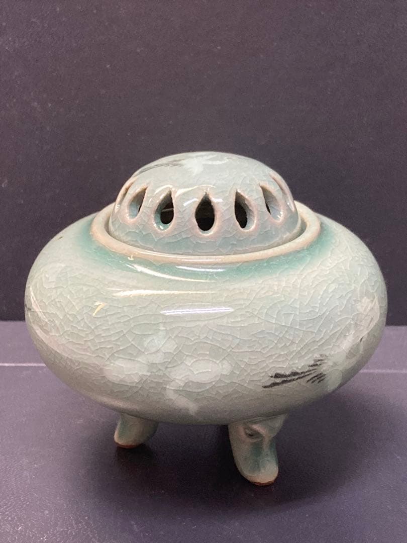 焼き物　香合　雲鶴象嵌　高麗青磁