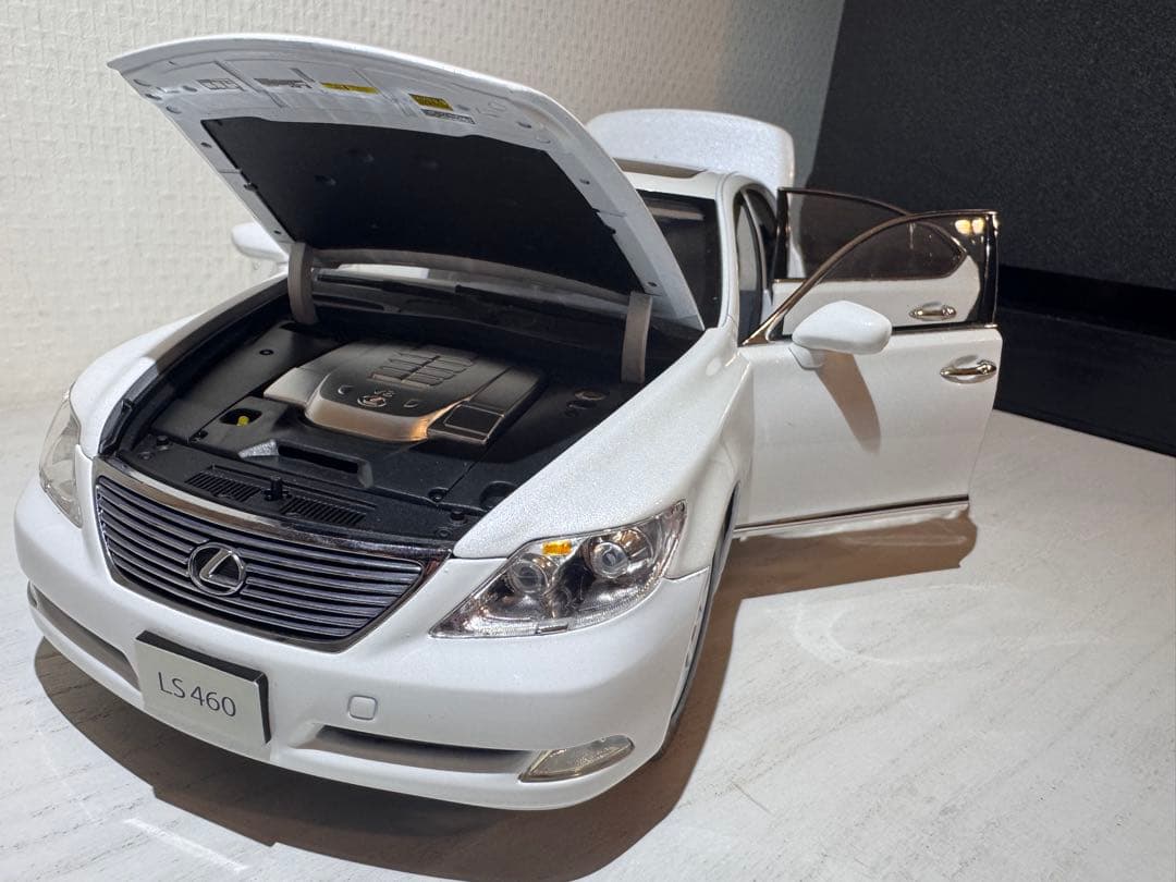 NOREV Lexus LS 460 1/18 ホワイト