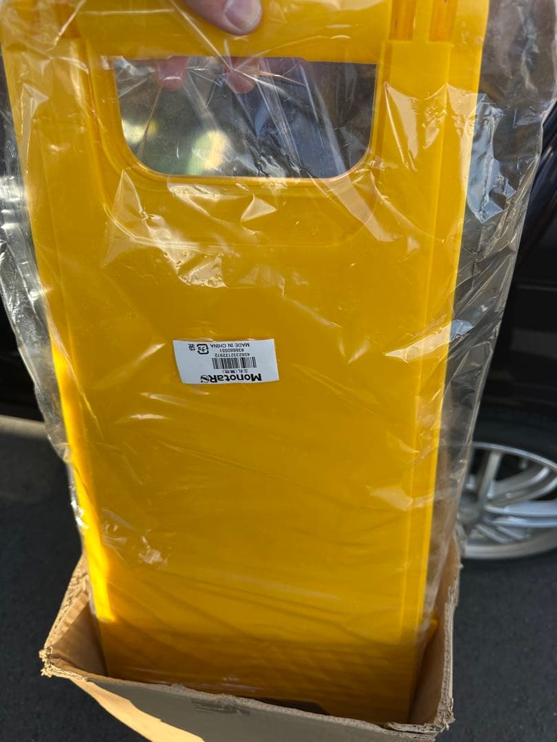 新品・未使用のモノタロウ製サインスタンドです。