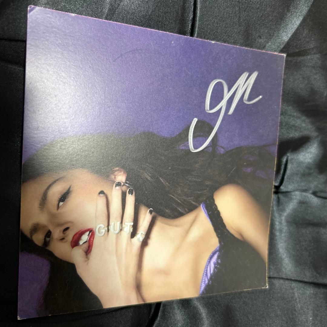 Olivia Rodrigo オリビア ロドリゴ GUTS 直筆サイン 付き