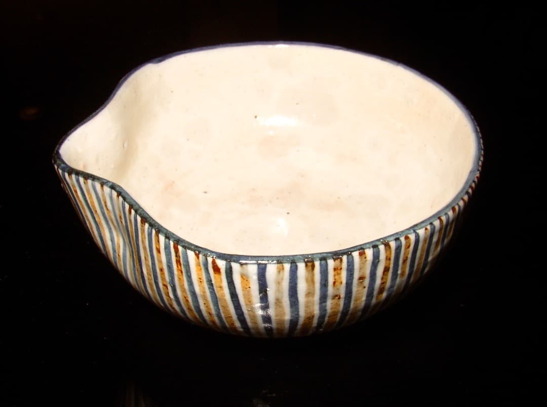 粉引絵付片口　金田誠作　素朴で手に馴染みの良い片口　金海窯の流れ　民藝