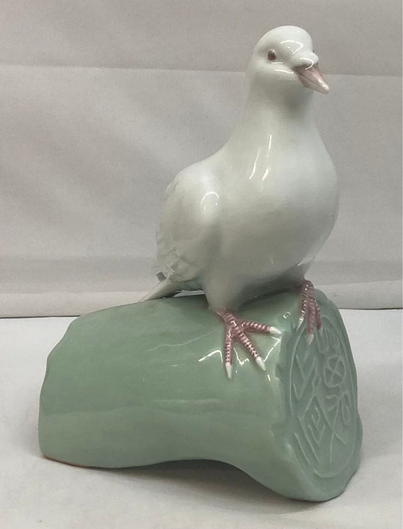 113s  宮永東山作「白鳩」共箱　京都　青磁　置物　平和　東山窯