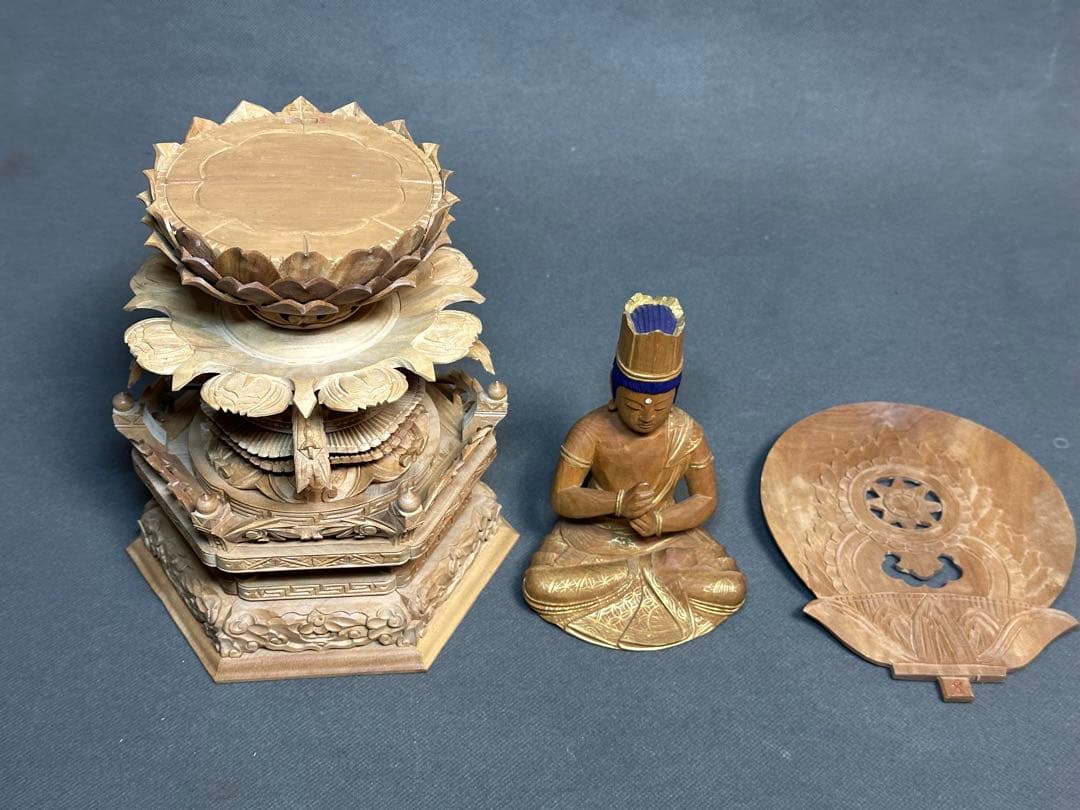 白檀　金泥書　大如来3寸　六角ケマン台　木彫り　仏像　アンティーク　置物　骨董