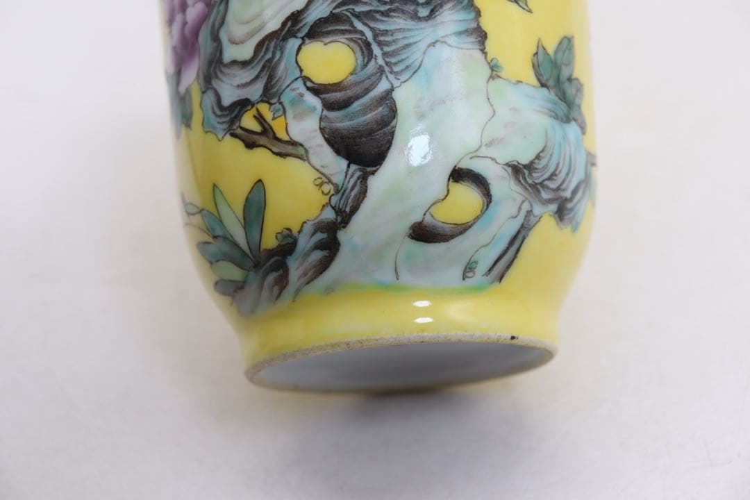 中国　粉彩牡丹胡蝶紋瓶　慎徳堂製　送料込み251030