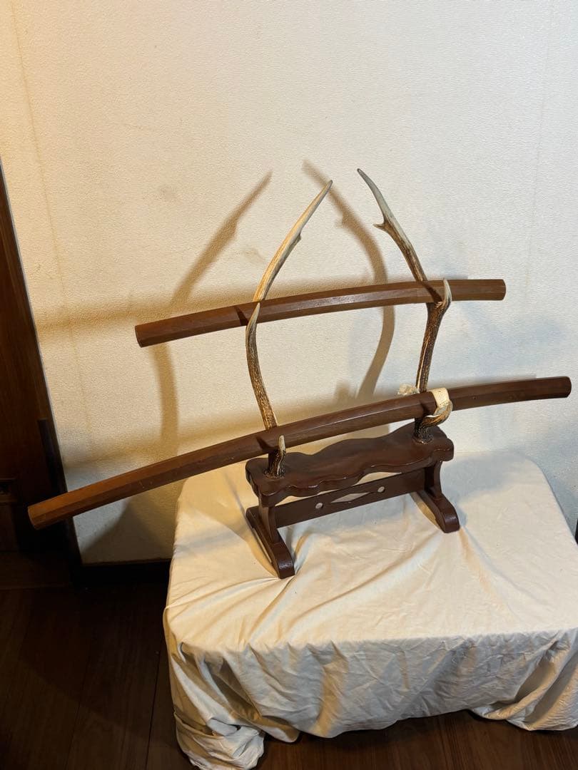 白鞘模造刀ドラゴン彫刻入り波形刃の刀2本