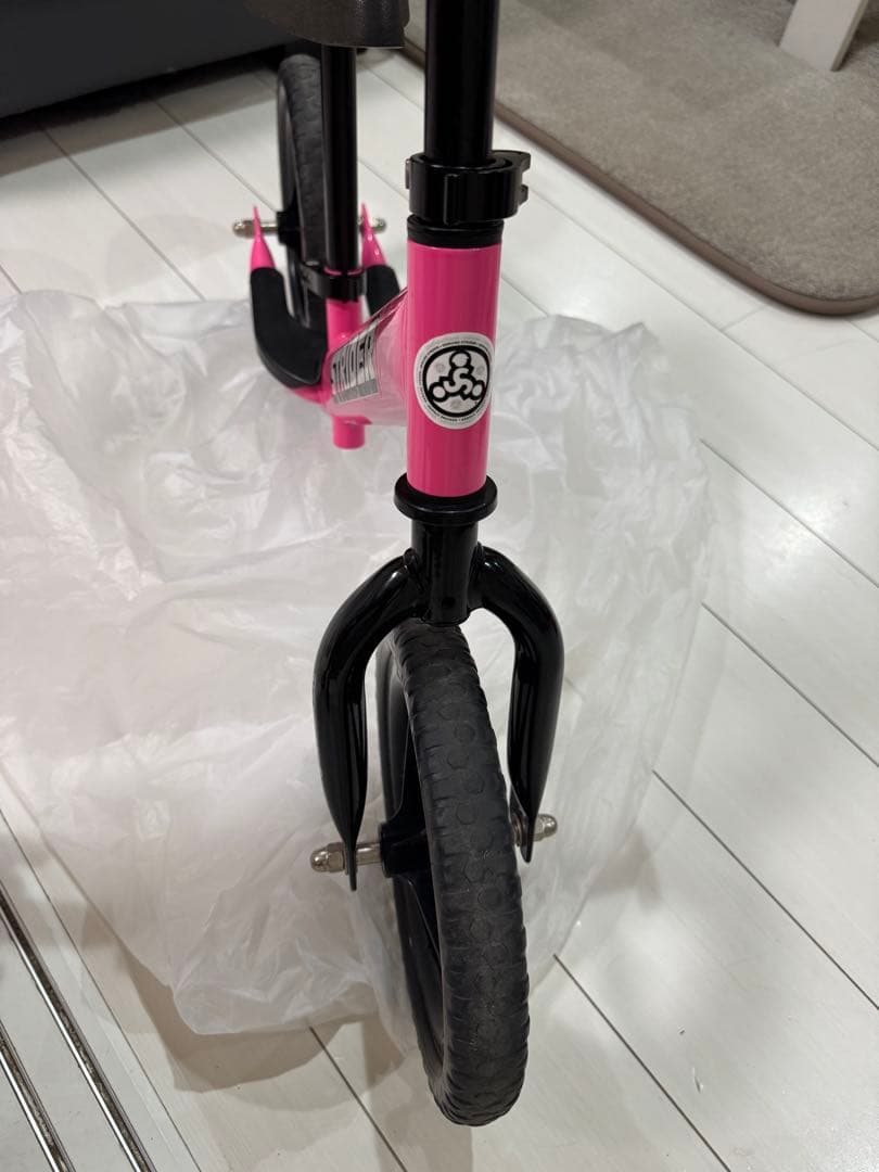 美品　STRIDER クラシック　バランスバイク 12インチ ピンク