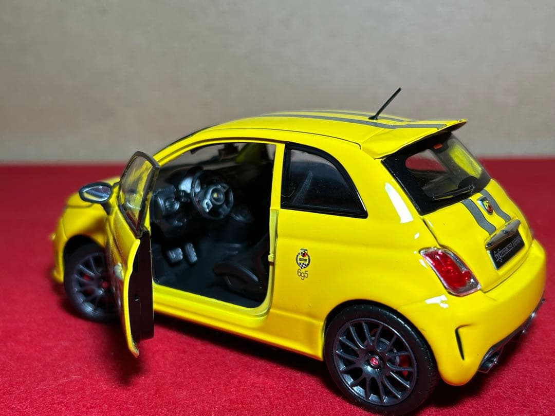 【超超レア】　ブラーゴ　1/24 アバルト 500 トリブート　フェラーリ