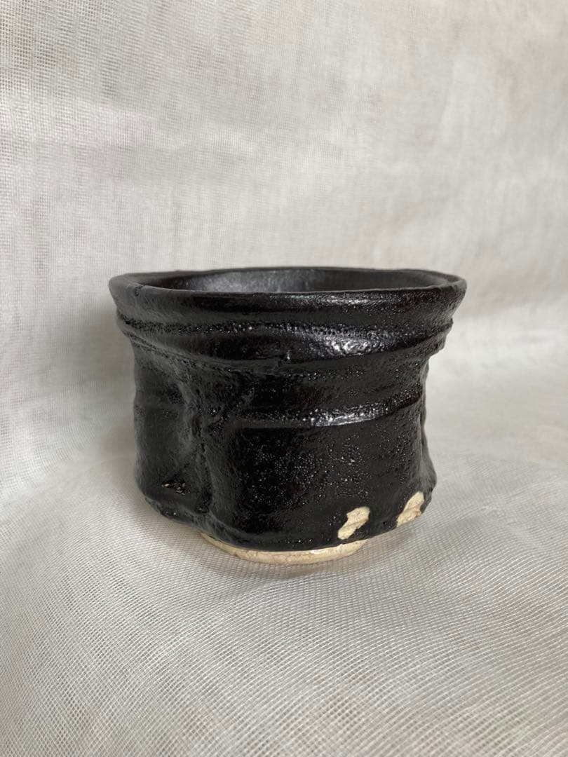 瀬戸焼／変形黒織部茶碗／B35