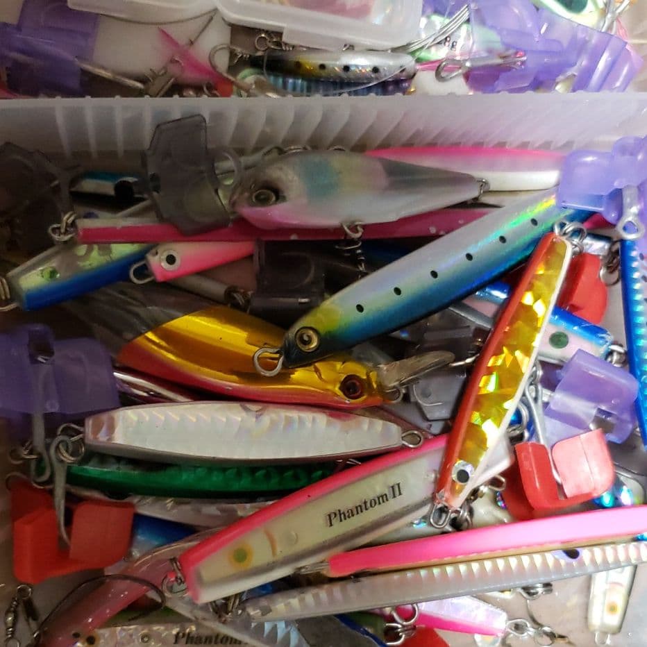 ダイワのファントム等色々20グラム～40グラム位のジグです。