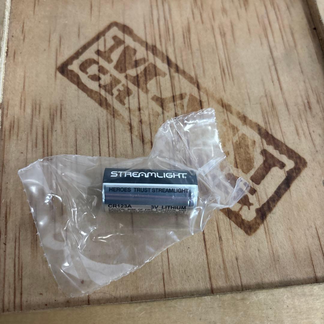 新品　米軍実物STREAMLIGHT SIDEWINDER COMPACT II