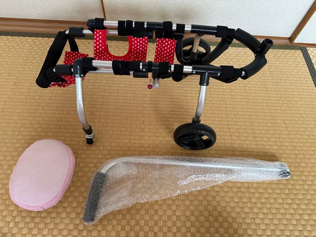 ワンちゃん4輪　リハビリ　食事補助　介護補助　犬の歩行器