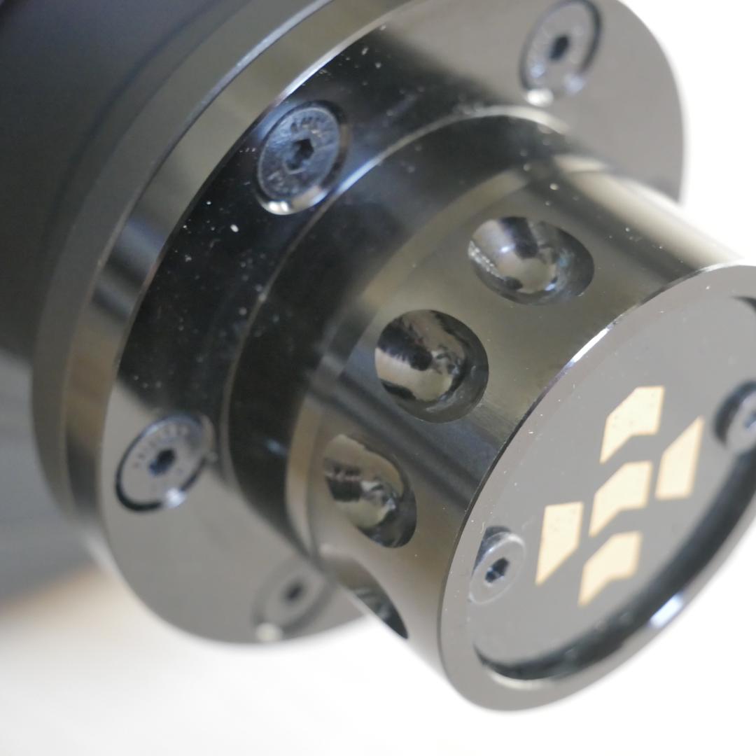 MOZA R5 ハンドルコントローラ