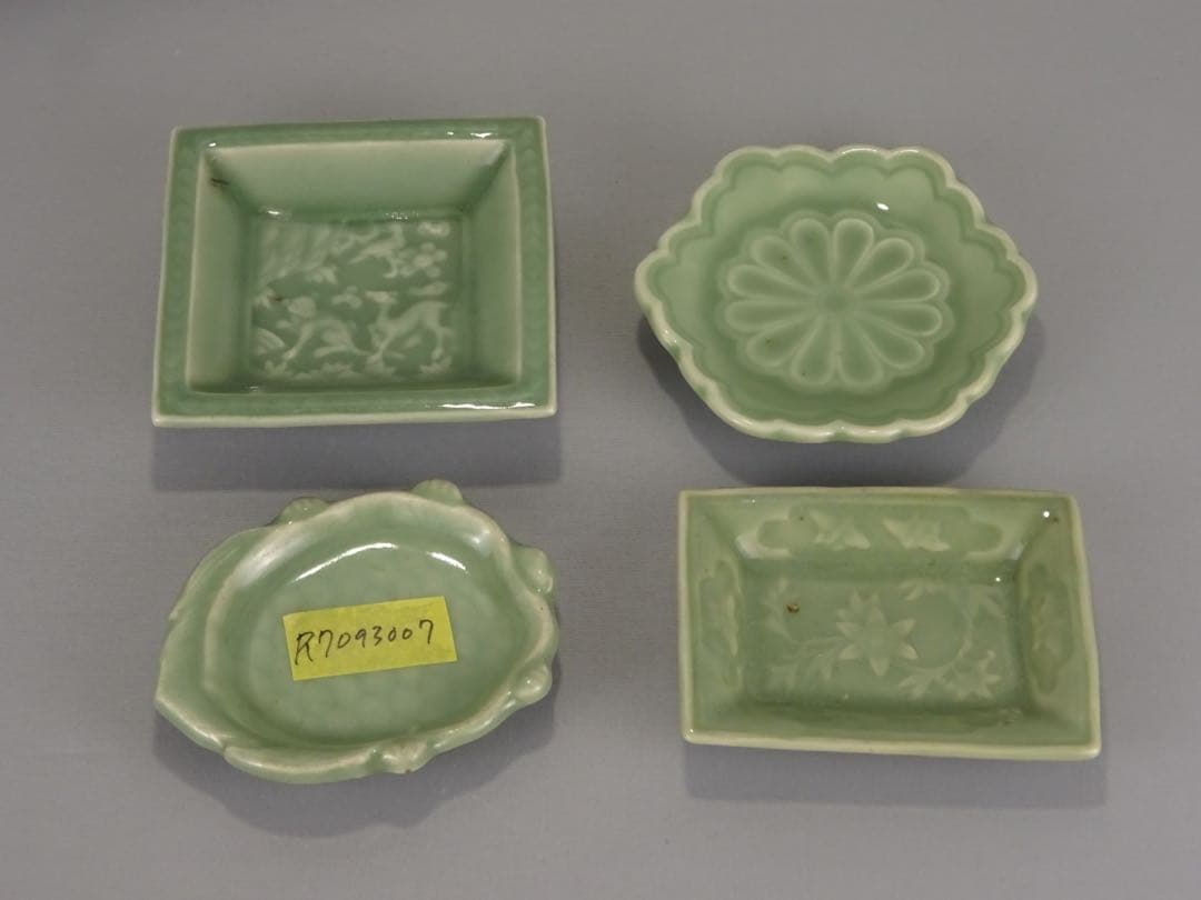 江戸時代　後期　三田青磁　小皿　4点　鹿に猿　菊　亀形　花文　豆皿　コレクション