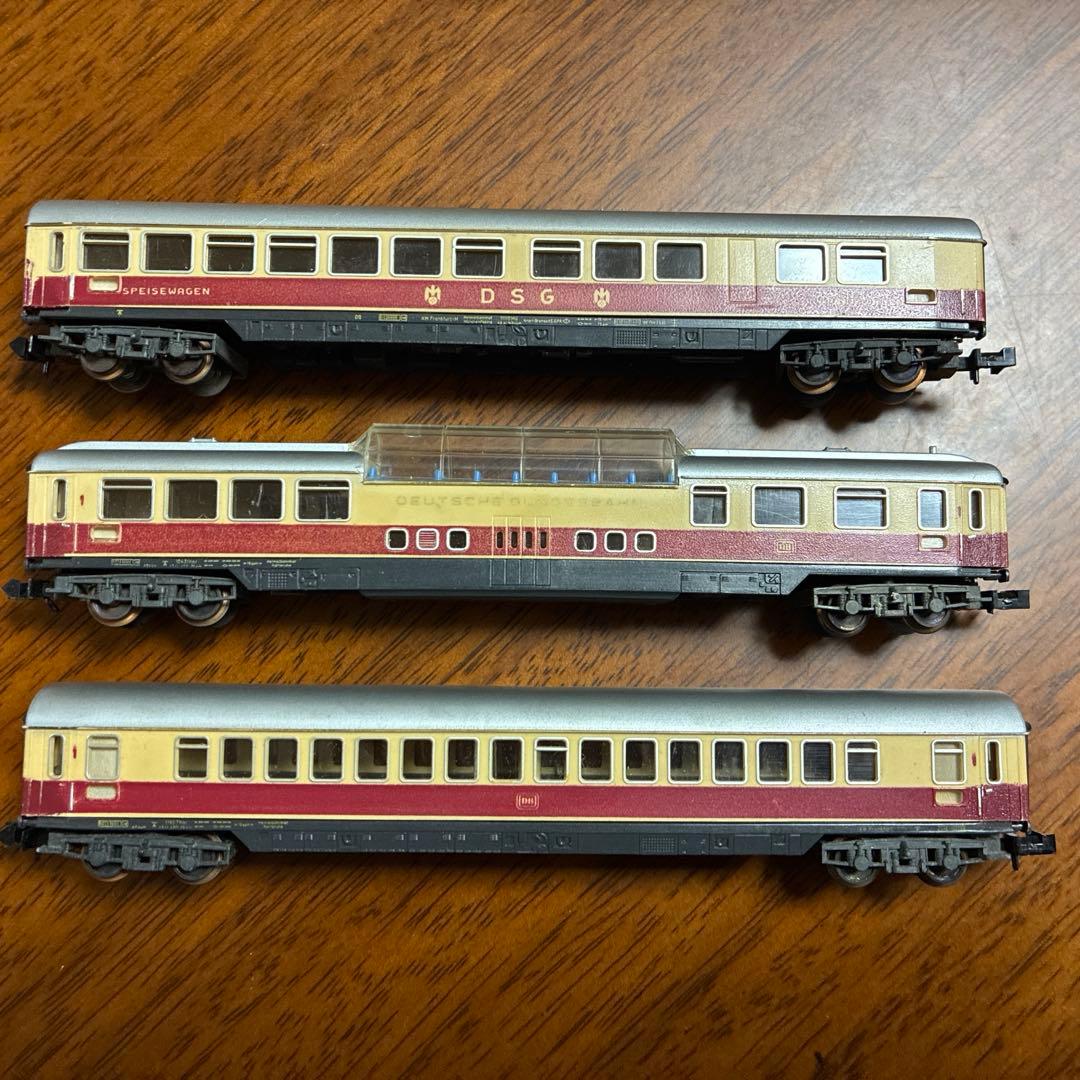 【更に値下げ】Nゲージ MINITRIXラインゴールド　機関車と客車の３両セット