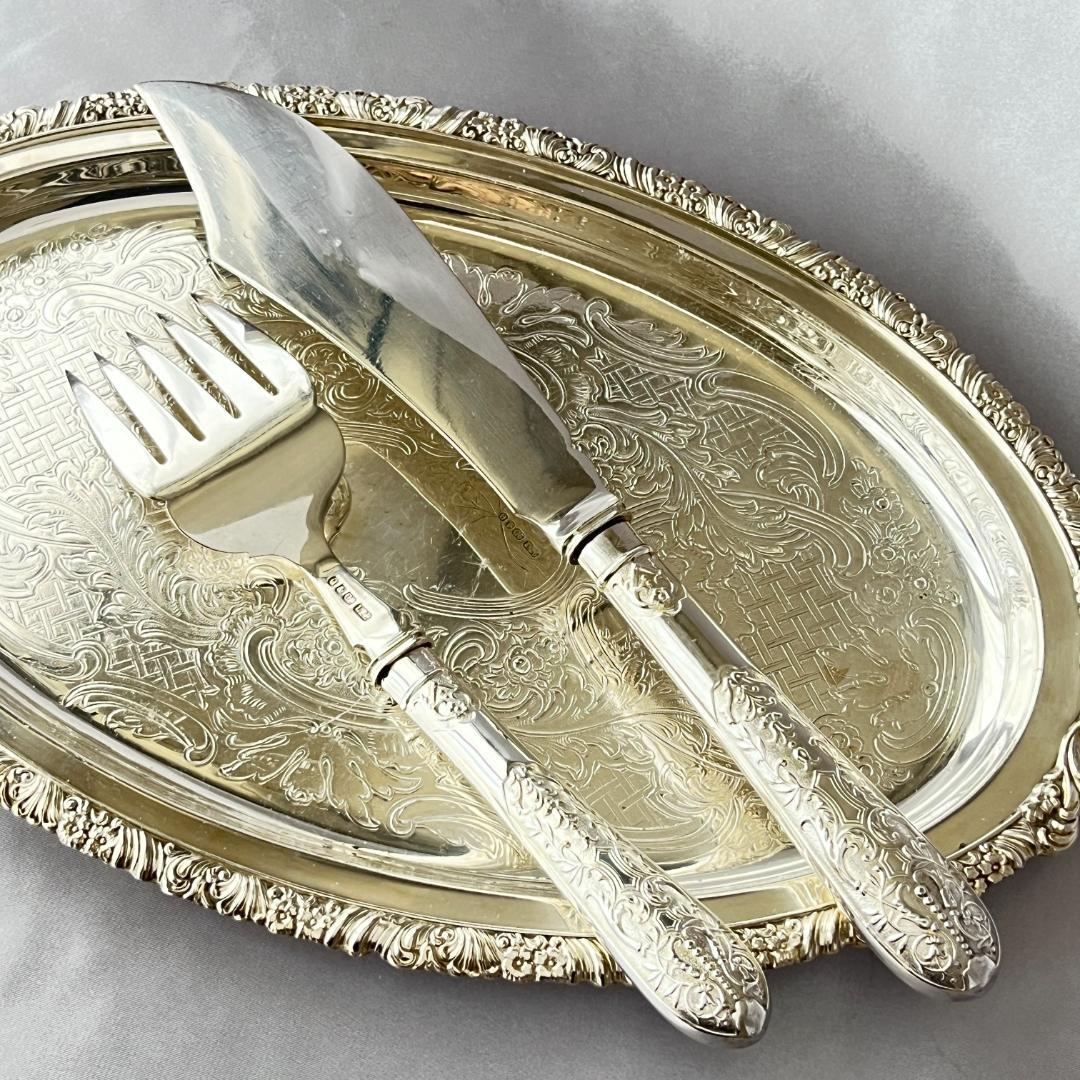 【Garrard & Co 】 ビクトリアンレリーフのサーバーセット 2本組