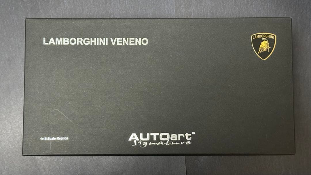 ビ*ツ様 ランボルギーニ　VENENO ホワイト