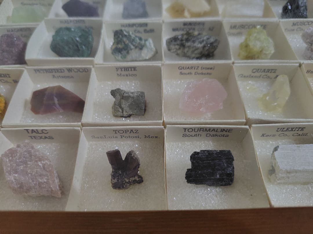 天然石 ルース 60石 木製ケース付き