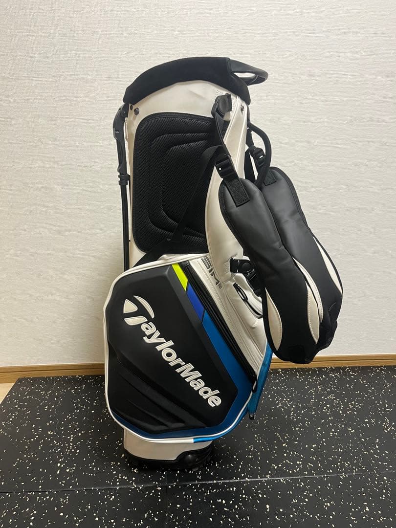 TaylorMade SIM2MAX キャディバッグ