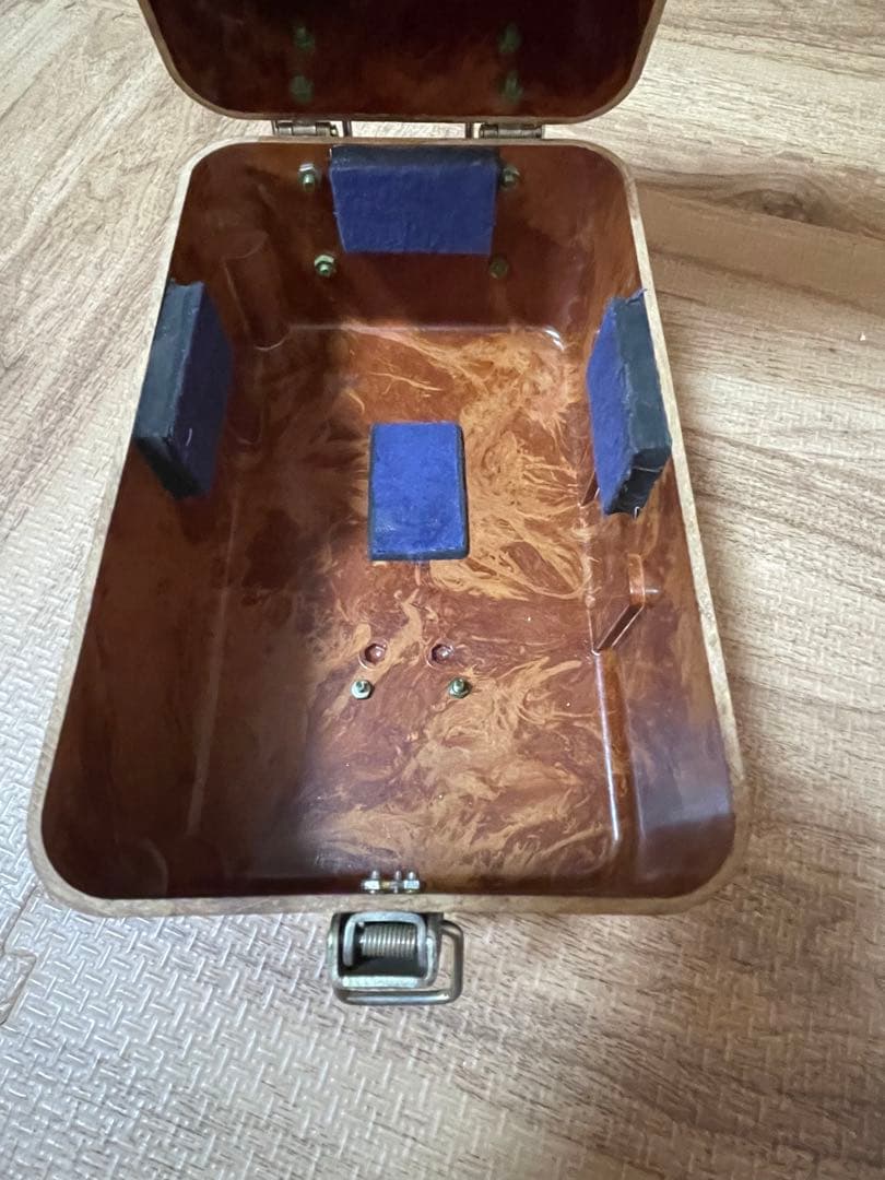 旧ソ連軍、ベークライト製の箱、（線量計ДП-24用）箱のみです！！