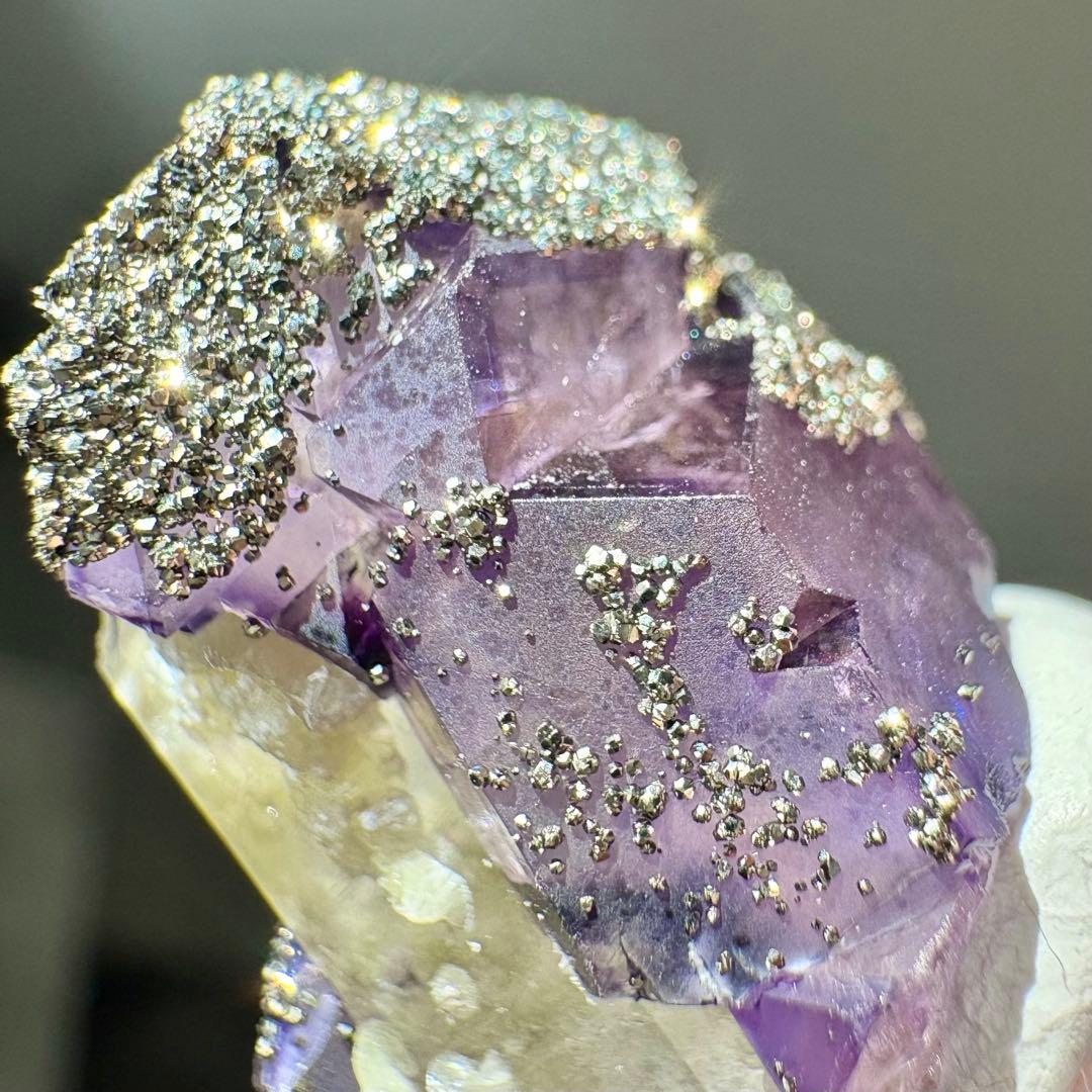 516 中国 内モンゴル産 レアタイプ フローライト&パイライト&クォーツ