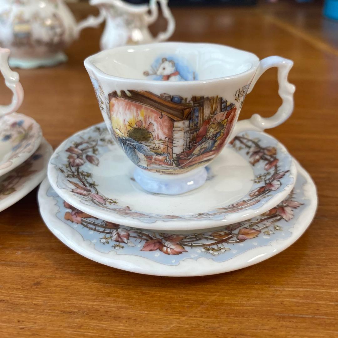 英国　ロイヤルドルトン ブランブリーヘッジ ミニチュア　ティーセット　イギリス