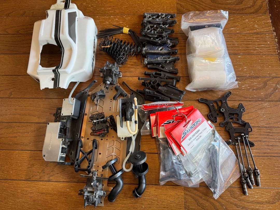 SWORKz S35-4 1/8 バギー エンジン付き