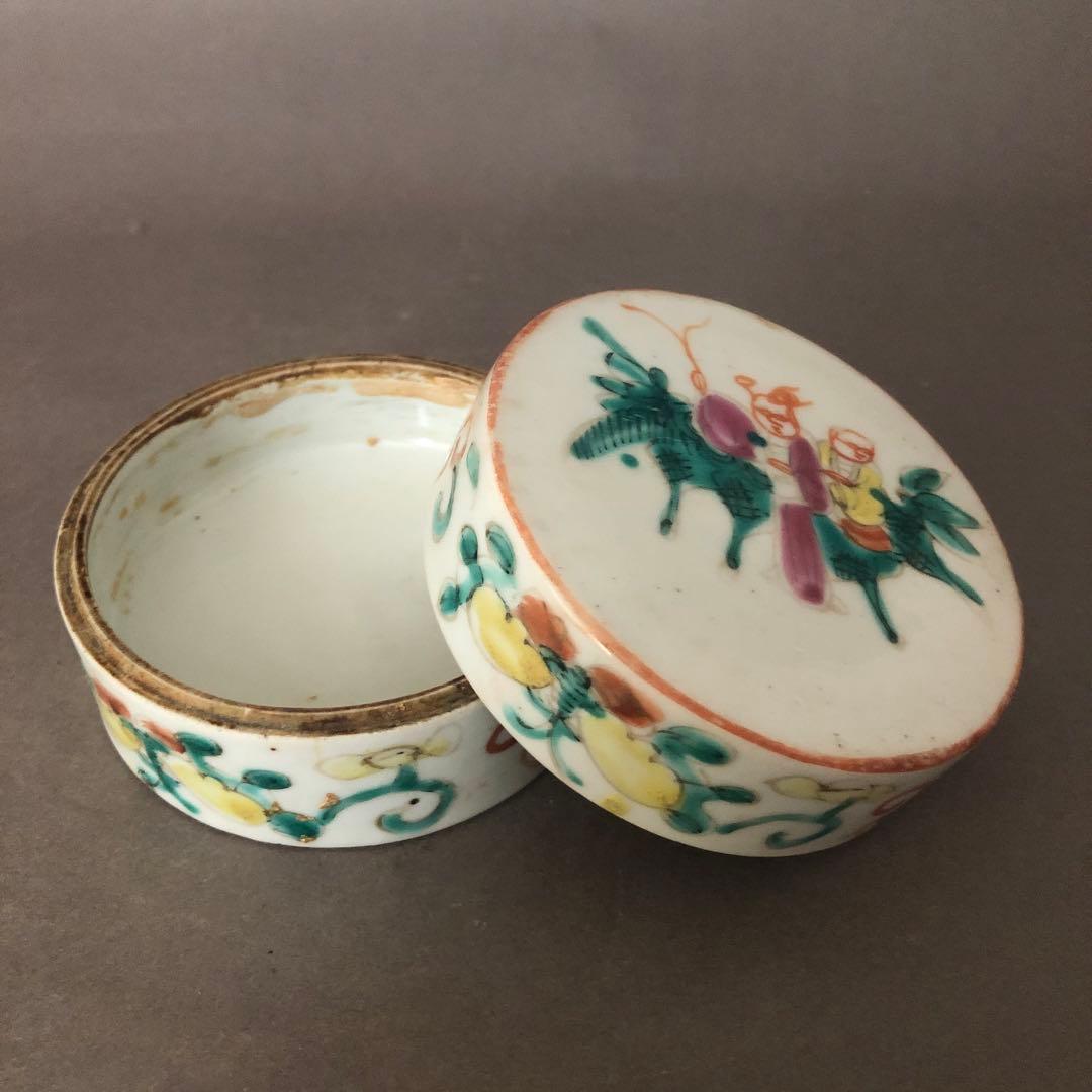 中国骨董　粉彩人物図柄　蓋物