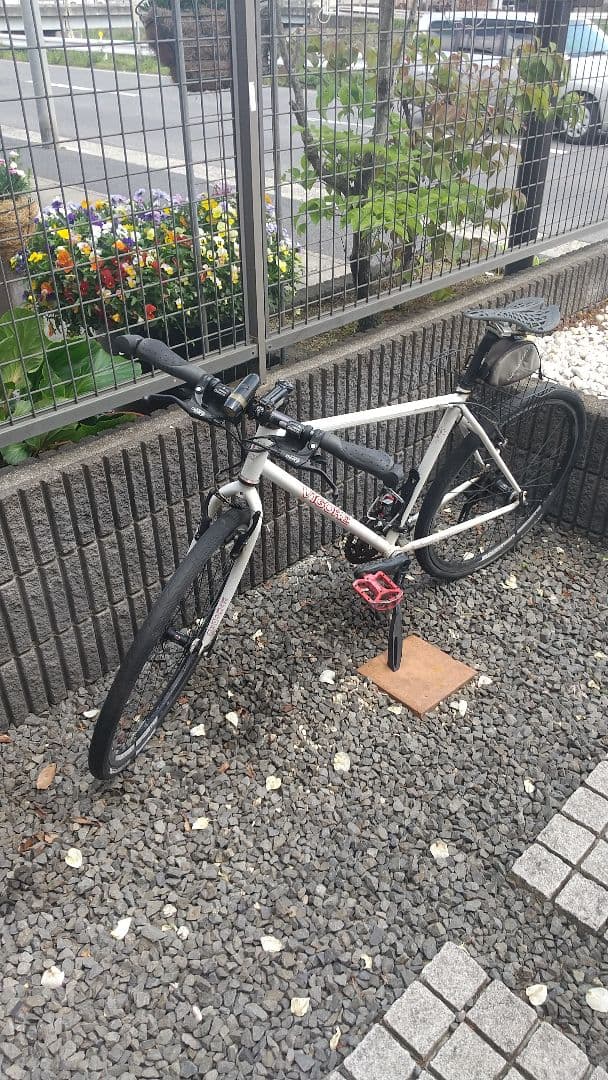 下町育ちさん専用 人気のビゴーレ。 ホワイト クロスバイク 赤色ペダル付き