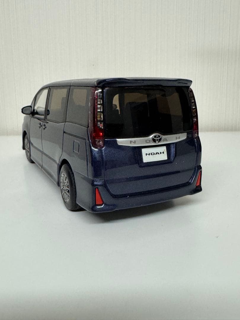 トヨタ NOAH ノア　カラーサンプル　ミニカー