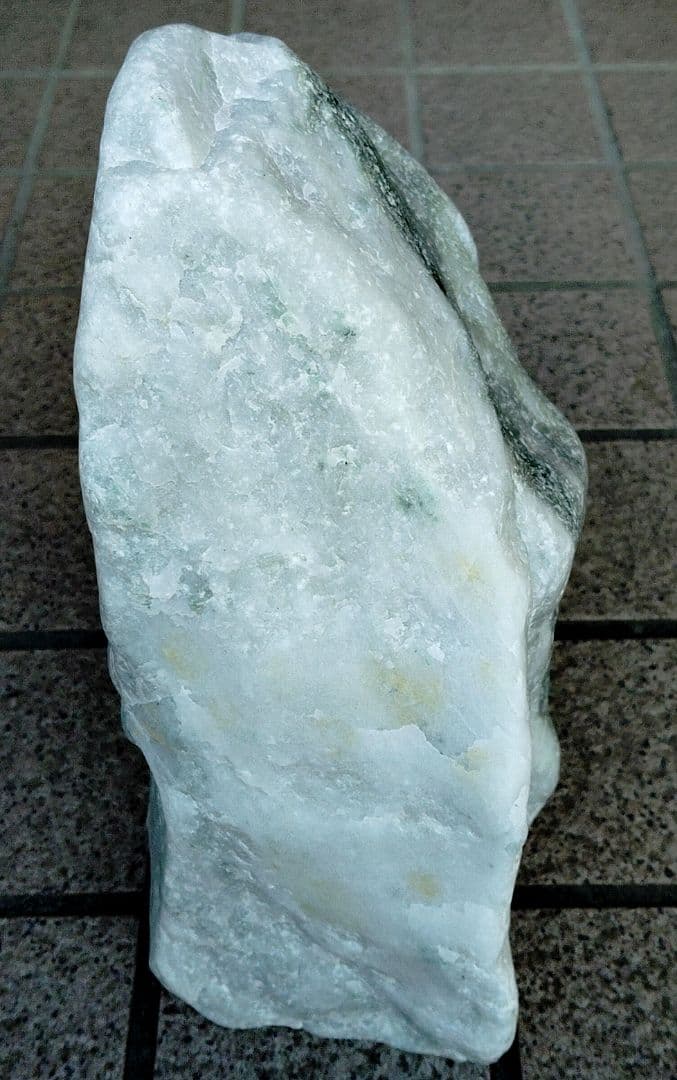 ★翡翠原石★糸魚川硬玉【小滝・転石・底カット】