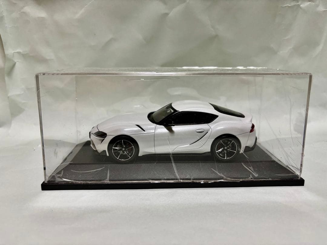 スープラ　ミニカー　ホワイトメタリック　ケース付き　※別車種のケースを流用※