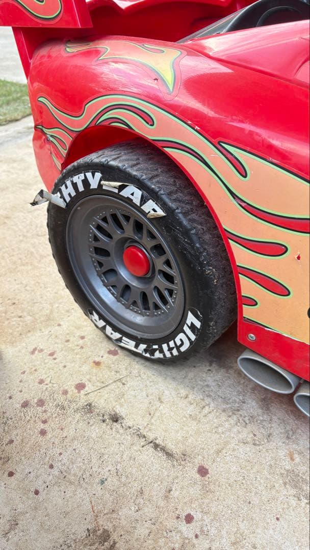 ライトニング・マックィーン 電動自動車　カーズ　レア品！！お正月に